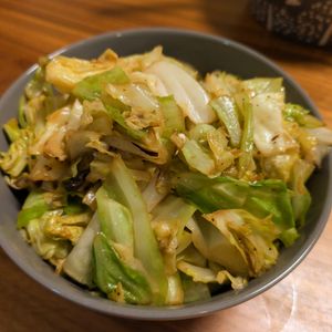 おにぎり🍙の作ってみた!投稿(キャベツ炒めってこんなに旨くなるんだ😵ぱくぱく大量消費😋)