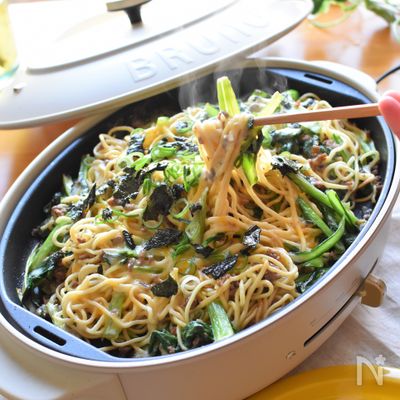 小松菜とひき肉のチーズ焼きそば