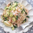 お手軽ランチ☆エビミンチたっぷりズッキーニといんげんのパスタ