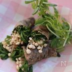 豚薄切り肉の豆苗＆えのき茸巻き、レンジ蒸し