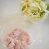 簡単節約♩【鶏胸肉とキャベツの塩昆布炒め】の工程1