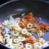 お昼ごはんにちょうど良いちくわのキムチチャーハンの工程1