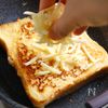 まるでだし巻き卵!【明太チーズフレンチトースト】の工程3