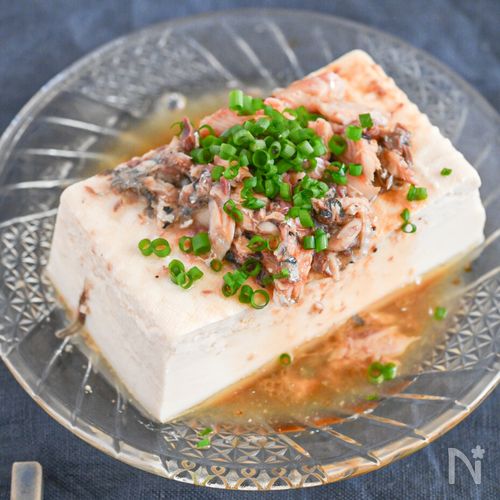 おつまみに！超簡単♪冷奴のオイルサーディンのせ
