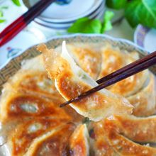 【必ず成功する】皮パリパリ肉汁ジューシー羽根つき餃子
