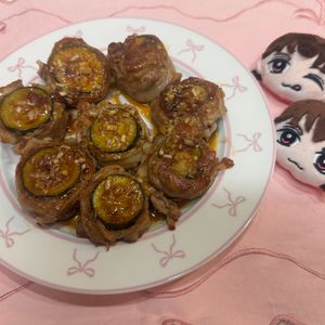 さとぽんの作ってみた!投稿(一気に巻くので手間なし♪豚巻きズッキーニの甘酢ねぎ照り焼き)