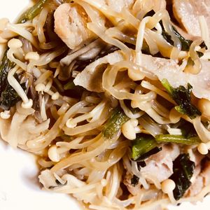 YOKO.TNKの作ってみた!投稿(【ほっこり簡単♪】豚肉ときのことほうれん草のすき焼き風煮)