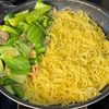 暑い日こそ食べたい!【豚肉とチンゲン菜の旨辛焼きそば】の工程3