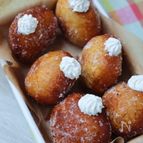 ホットケーキミックスで簡単！憧れのホイップクリームドーナツ