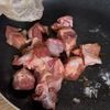 【揚げない♪】豚肉と玉ねぎの酢豚風の工程1
