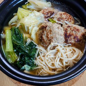 まゆのの作ってみた!投稿(ふっくら柔らかジューシー♪和風煮込みハンバーグ鍋)