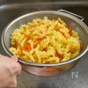 ボウル抱えて食べる【マカロニサラダ】の工程1