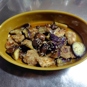 646469の作ってみた!投稿(ワンパン10分！【鶏もも肉となすの甘辛だれ炒め】ご飯すすむ♩)