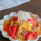 豚肉が入って食べ応えアップ！！豚肉とトマトの卵炒め