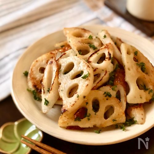 【食材２つで簡単】れんこんとちくわのからしバター炒め