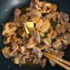 15分で完成♪豚こま肉のにんにくバター醤油炒めの工程3