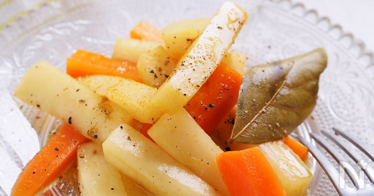 カリポリ止まらない。にんじんと大根のカレーピクルス