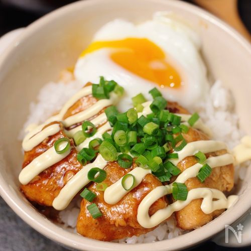 鶏むね肉で手軽に♪とろ卵を絡めて♡【照りたまマヨチキン丼】