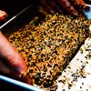 『マグロのごま香るステーキ』ウマさを引き立てる「ごま衣」の工程5