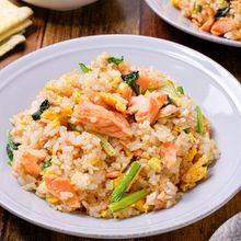 【鮭と小松菜のおかか炒飯】絶品!お魚嫌いさんにもおすすめ♡