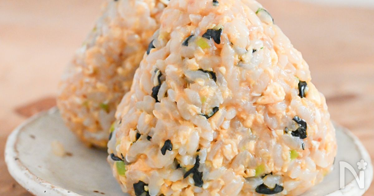 手軽に栄養補給！炒り卵のおかかおにぎり