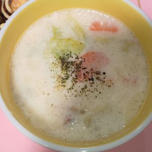 milkの作ってみた!投稿(レタスとウインナーのミルクスープ【5分で簡単！】)