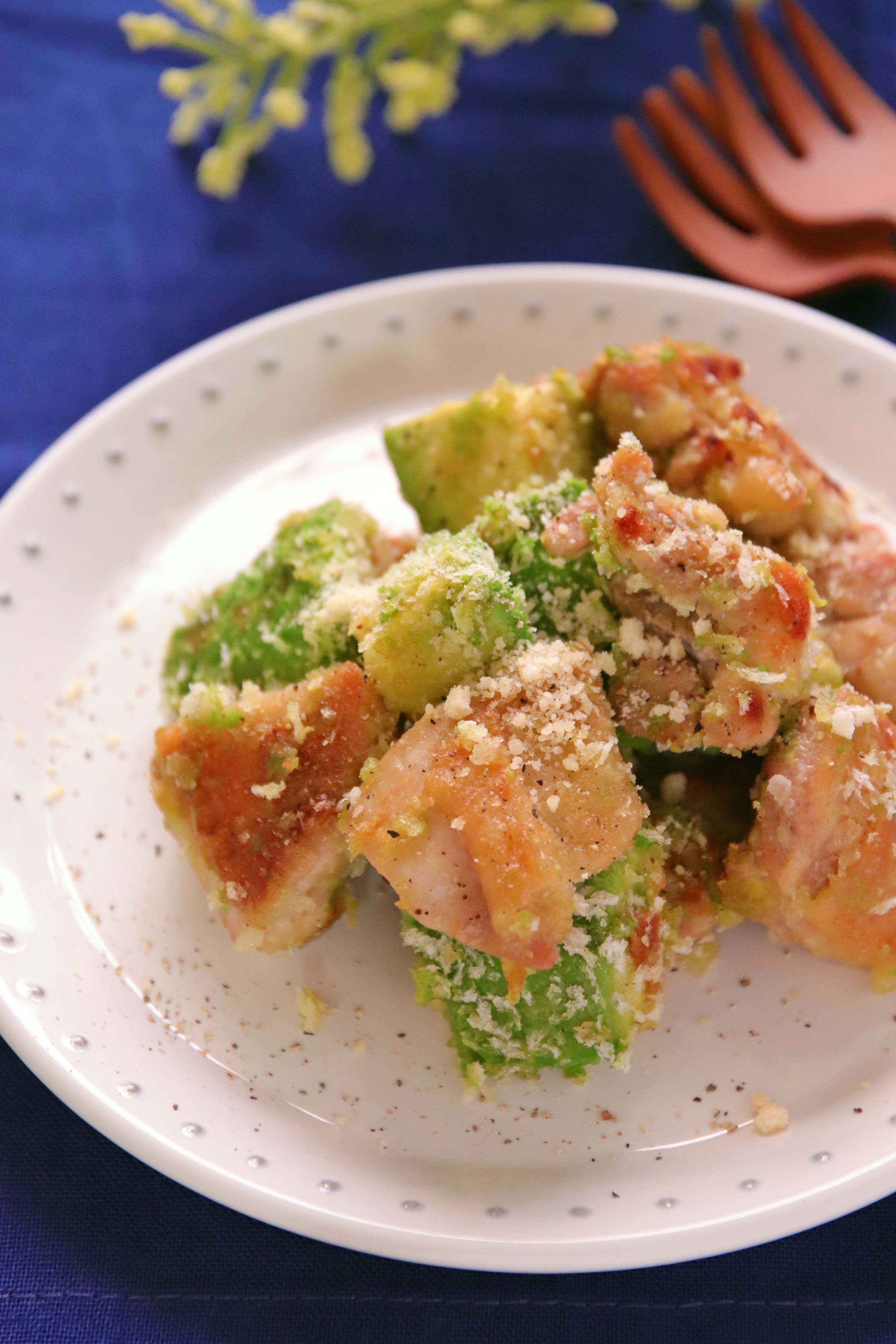 グリルしたカリフォルニアアボカドチキンのレシピ