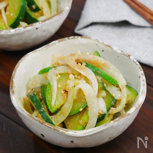 すぐでき副菜♪新玉ねぎとズッキーニのおかか和え