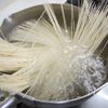豚肉とカニカマの素麺チャンプルの工程4