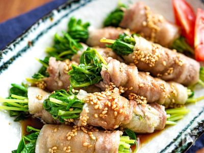 ことこページ 豆苗の豚バラ巻きレンジ蒸し】タレも絶品♡お手軽おかず♬︎ | レシピ