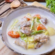 牛乳で作る♡春に食べたい『チキンとたっぷり春野菜のシチュー』
