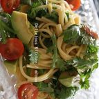 春菊とアボカドのパスタサラダ