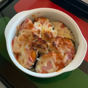 ママと娘の作ってみた!投稿(【とろ〜り♡茄子とベーコンのチーズ焼き】トースターで簡単！)