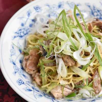 鯖の水煮缶でやみつき☆ねぎ塩焼きそば