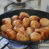 チリソースで絶品♡【ふわふわはんぺん肉団子】混ぜて焼くだけの工程6