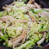 旦那のおつまみ🍺⑦きのことキャベツの和風バタぽん炒めレモンの工程2