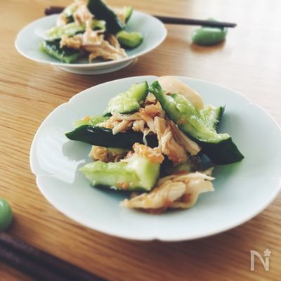 蒸し鶏のきゅうりと梅のさっぱり和え