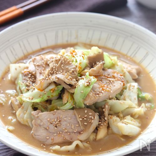 【豚ロースとキャベツときのこの味噌炒め】ご飯が進む秋おかず♪
