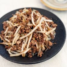 もやしと豚ひき肉のガーリック黒胡椒炒め