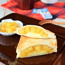 あつあつクリームチーズとリンゴのホットサンド