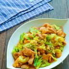 鶏肉とキャベツのにんにくたっぷり味噌マヨ炒め