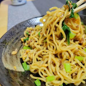 ヴェルの作ってみた!投稿(【ひき肉と小松菜のあっさり焼きそば】ぱぱっと時短でウマい！)