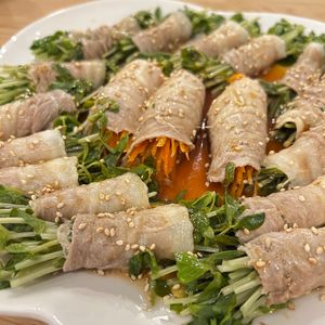 ミーシャʕ•̫͡•ʔの作ってみた!投稿(【豆苗の豚バラ巻きレンジ蒸し】タレも絶品♡お手軽おかず♬︎)