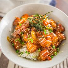 子供たちも絶賛！豆腐でかさ増し！【豚肉と豆腐の甘辛カルビ丼】