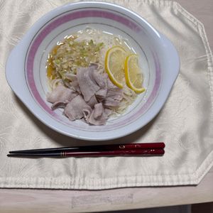 1298779の作ってみた!投稿(ごま油香るぶっかけ！【ネギ塩レモンの豚しゃぶそうめん】)
