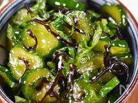 夏の涼しい簡単副菜🎐きゅうりと大葉の塩昆布和え😋🥒