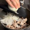 とろとろ卵がたまらん｢豚と玉ねぎの卵とじ｣の工程1