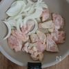 驚くほど柔らかしっとり♡鶏むね肉の生姜焼きの工程2