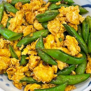 とーるじーじの作ってみた!投稿(食感も楽しめる♡スナップえんどうとふわふわたまごの中華炒め)