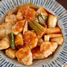 ワンパンで作る！『鶏むね肉と長ネギのヤンニョム風炒め』